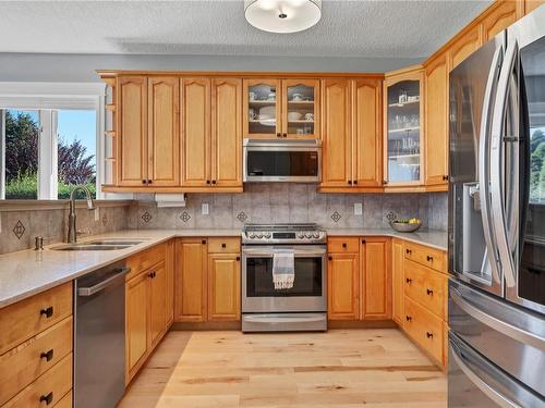 2653 Dolly Varden Rd, Campbell River, BC - Indoor Photo Showing Kitchen