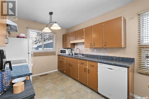 1023 Knox Place, Prince Albert, SK - Indoor Photo Showing Kitchen