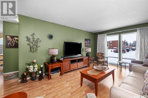 1023 Knox Place, Prince Albert, SK - Indoor Photo Showing Living Room