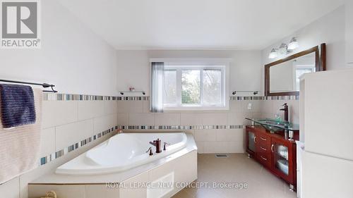 15 James Avenue, Wasaga Beach, ON - Indoor Photo Showing Bathroom