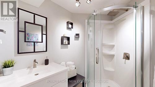 15 James Ave, Wasaga Beach, ON - Indoor Photo Showing Bathroom