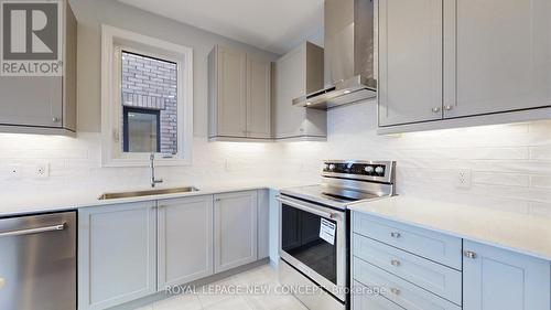 88 Bearberry Rd, Springwater, ON - Indoor Photo Showing Kitchen With Upgraded Kitchen