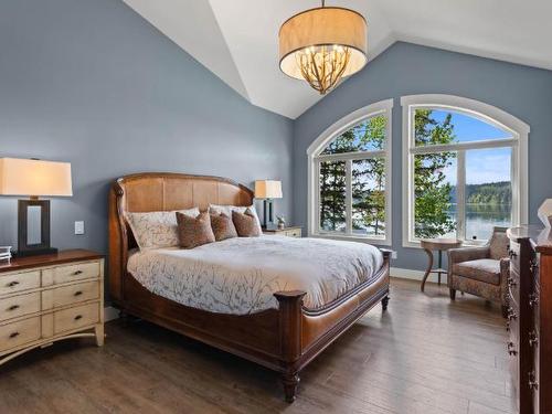 7922 Dean Road, Out Of District, BC - Indoor Photo Showing Bedroom