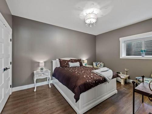 7922 Dean Road, Out Of District, BC - Indoor Photo Showing Bedroom