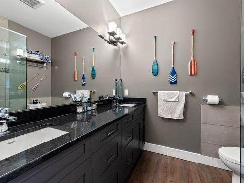 7922 Dean Road, Out Of District, BC - Indoor Photo Showing Bathroom