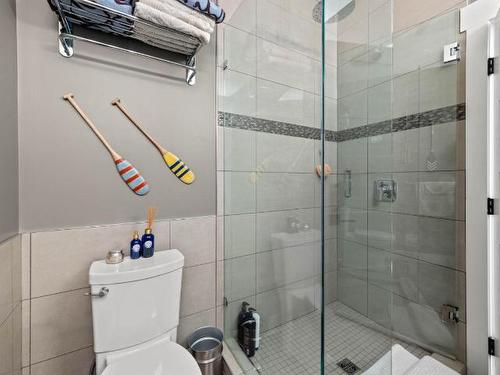 7922 Dean Road, Out Of District, BC - Indoor Photo Showing Bathroom