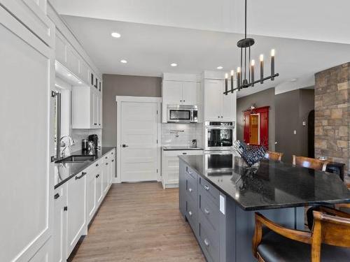 7922 Dean Road, Out Of District, BC - Indoor Photo Showing Kitchen With Upgraded Kitchen