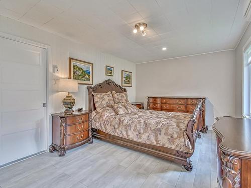 Chambre Ã  coucher principale - 1381 Rue Dumouchel, Sainte-Adèle, QC - Indoor Photo Showing Bedroom