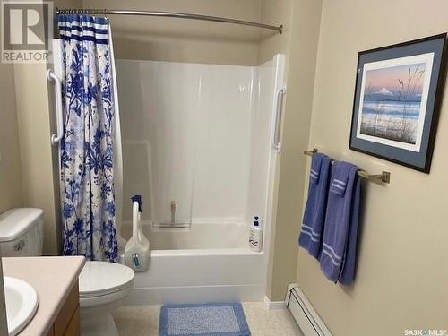 305 102 1St Avenue, Caronport, SK - Indoor Photo Showing Bathroom