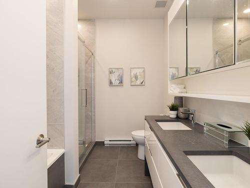 Salle de bains attenante Ã  la CCP - Ph5-1188 Rue St-Antoine O., Montréal (Ville-Marie), QC - Indoor Photo Showing Bathroom