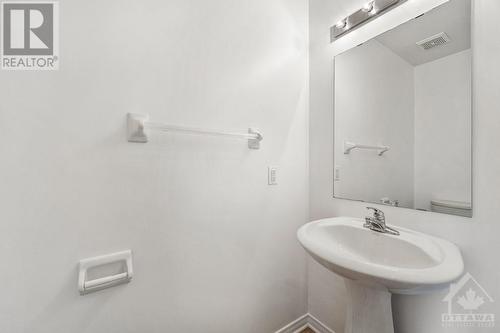 298 Macoun Circle, Ottawa, ON - Indoor Photo Showing Bathroom