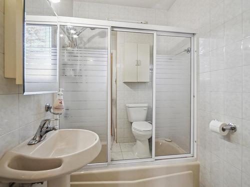 Bathroom - 14879 Rue Windsor, Montréal (Pierrefonds-Roxboro), QC - Indoor Photo Showing Bathroom