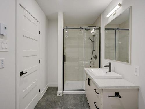 Salle de bains - 5-143 Rue Brunet, Salaberry-De-Valleyfield, QC - Indoor Photo Showing Bathroom