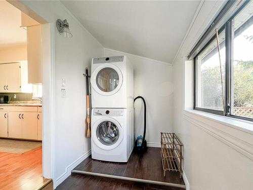 649 Mcphee Ave, Courtenay, BC - Indoor Photo Showing Laundry Room