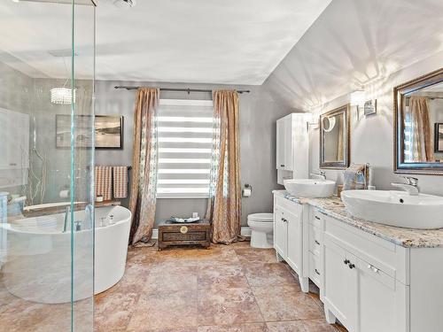 Ensuite bathroom - 85 Rue Des Arondelles, Varennes, QC - Indoor Photo Showing Bathroom