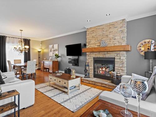Living room - 85 Rue Des Arondelles, Varennes, QC - Indoor Photo Showing Living Room With Fireplace