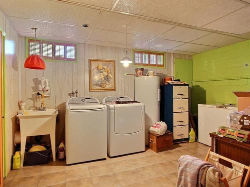 Salle de lavage - 41 Place Noyelle, Lebel-Sur-Quévillon, QC - Indoor Photo Showing Laundry Room