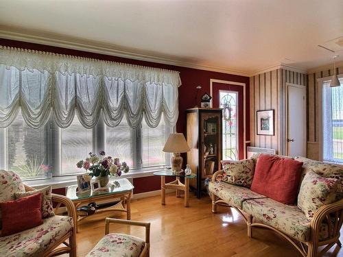 Salon - 41 Place Noyelle, Lebel-Sur-Quévillon, QC - Indoor Photo Showing Living Room