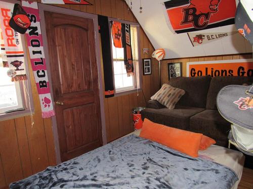 1415 Lookout Road, Castlegar, BC - Indoor Photo Showing Bedroom