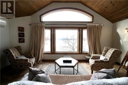 176 Hills Point Road, Oak Bay, NB - Indoor Photo Showing Living Room