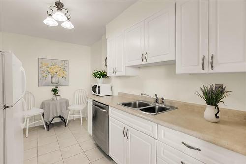35 Towering Heights Boulevard|Unit #1009, St. Catharines, ON - Indoor Photo Showing Kitchen With Double Sink