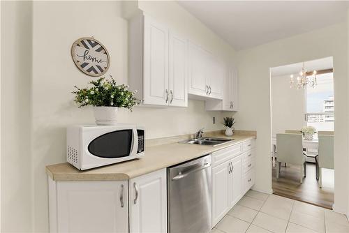 35 Towering Heights Boulevard|Unit #1009, St. Catharines, ON - Indoor Photo Showing Kitchen With Double Sink