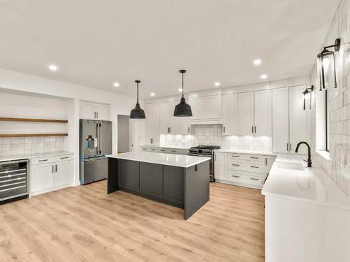 331 Rue Cheval Noir, Kamloops, BC - Indoor Photo Showing Kitchen With Upgraded Kitchen