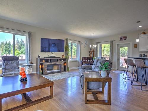 446 Mountain View Dr, Lake Cowichan, BC - Indoor Photo Showing Living Room