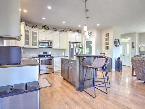 446 Mountain View Dr, Lake Cowichan, BC - Indoor Photo Showing Kitchen