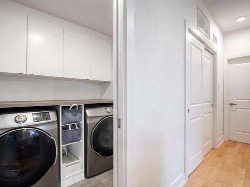 Laundry room - 203-2305 Place Des Tilleuls, Saint-Bruno-De-Montarville, QC - Indoor Photo Showing Laundry Room