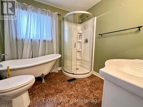 49 Ridge Rd E, Grimsby, ON - Indoor Photo Showing Bathroom