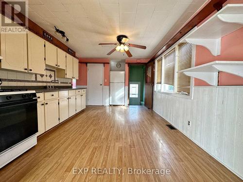 49 Ridge Rd E, Grimsby, ON - Indoor Photo Showing Kitchen