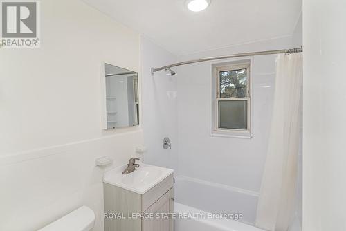 #18 -137 Emerald St S, Hamilton, ON - Indoor Photo Showing Bathroom