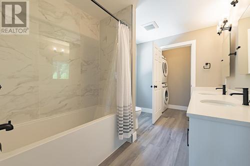 7430 Crowfoot Drive, Anglemont, BC - Indoor Photo Showing Bathroom