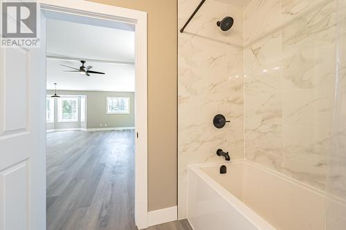 7430 Crowfoot Drive, Anglemont, BC - Indoor Photo Showing Bathroom