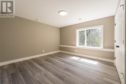 7430 Crowfoot Drive, Anglemont, BC - Indoor Photo Showing Other Room