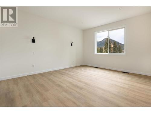 2741 Cedar Ridge Street, Lumby, BC - Indoor Photo Showing Other Room