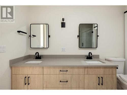 2741 Cedar Ridge Street, Lumby, BC - Indoor Photo Showing Bathroom
