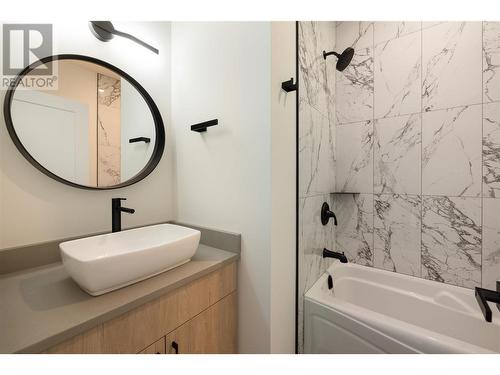2741 Cedar Ridge Street, Lumby, BC - Indoor Photo Showing Bathroom