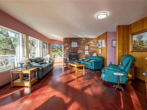 2701 Yawl Lane, Pender Island, BC - Indoor Photo Showing Living Room With Fireplace