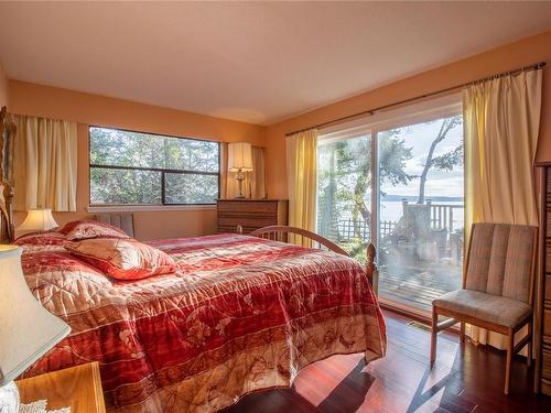 2701 Yawl Lane, Pender Island, BC - Indoor Photo Showing Bedroom