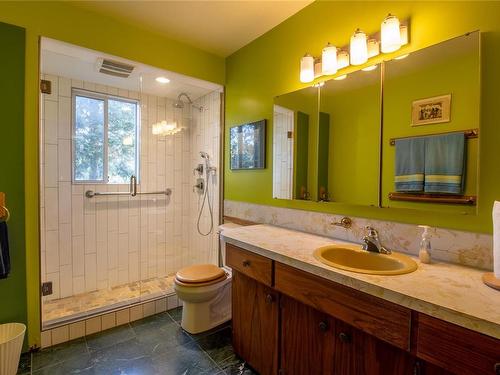 2701 Yawl Lane, Pender Island, BC - Indoor Photo Showing Bathroom