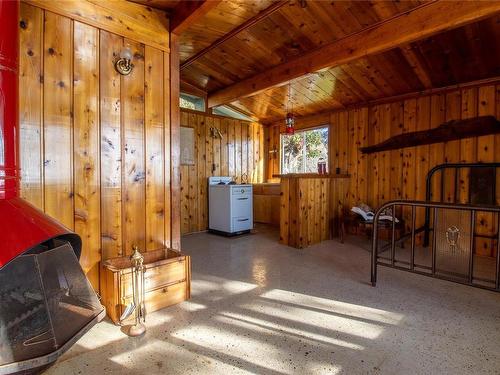 2701 Yawl Lane, Pender Island, BC - Indoor Photo Showing Other Room