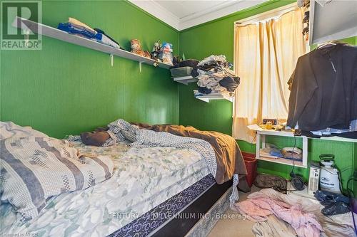 1424 Beaverdams Road, Thorold, ON - Indoor Photo Showing Bedroom