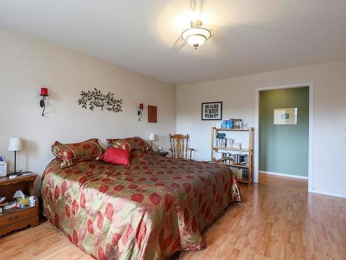 7522 Island Hwy North, Merville, BC - Indoor Photo Showing Bedroom