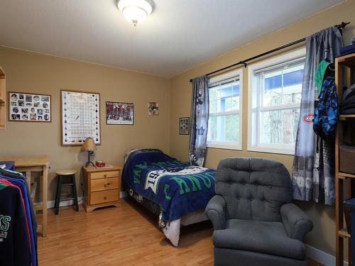7522 Island Hwy North, Merville, BC - Indoor Photo Showing Bedroom