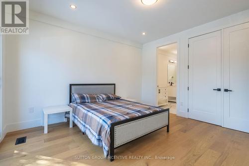 1772 Wingrove Avenue, Innisfil, ON - Indoor Photo Showing Bedroom