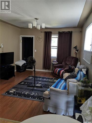 1007 23Rd Street W, Saskatoon, SK - Indoor Photo Showing Living Room