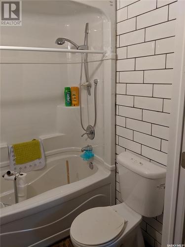 1007 23Rd Street W, Saskatoon, SK - Indoor Photo Showing Bathroom