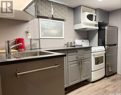 1007 23Rd Street W, Saskatoon, SK - Indoor Photo Showing Kitchen